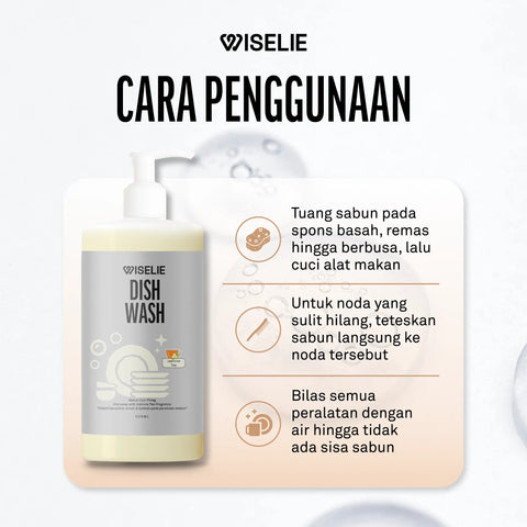 Cara membersihkan kotoran pada piring dengan sabun yang lembut di tangan
