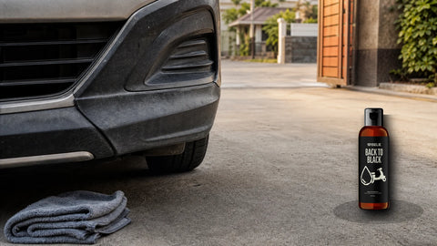Trim plastik hitam mobil kusam dengan packshot Wiselie Back to Black