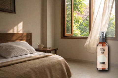 Kamar tidur berventilasi setelah bau rokok dengan packshot Wiselie Pillow Mist untuk sentuhan akhir pada linen sesuai label